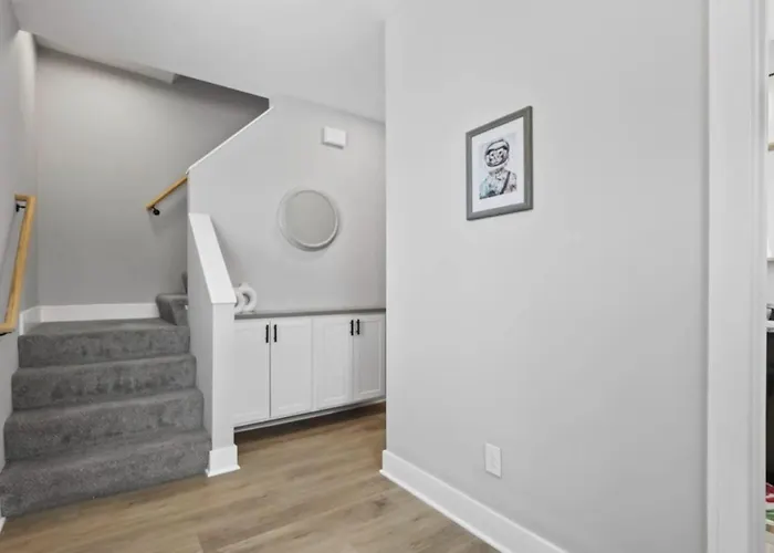 Сasa de vacaciones 2 Homes Side By Side Downtown With Fenced Yard And Hot Tub *