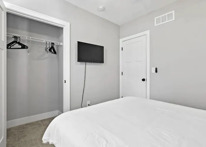 2 Homes Side By Side Downtown With Fenced Yard And Hot Tub Сasa de vacaciones Columbus