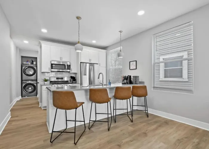 2 Homes Side By Side Downtown With Fenced Yard And Hot Tub Сasa de vacaciones