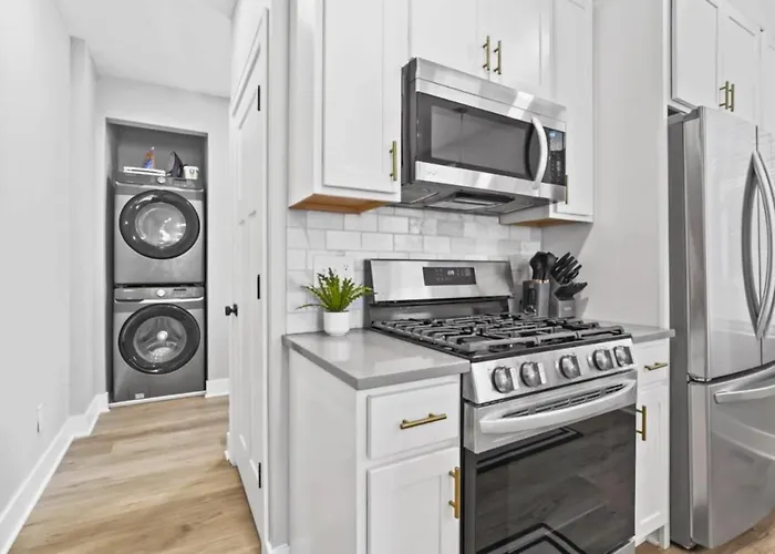 2 Homes Side By Side Downtown With Fenced Yard And Hot Tub Сasa de vacaciones Columbus