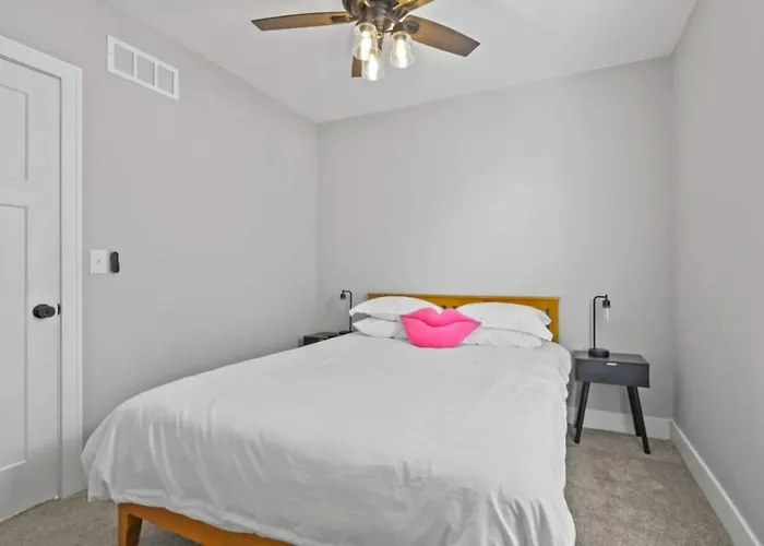 2 Homes Side By Side Downtown With Fenced Yard And Hot Tub Columbus