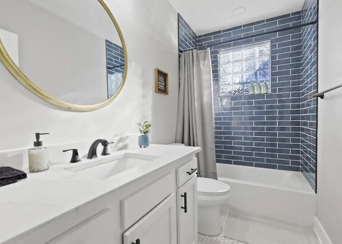 2 Homes Side By Side Downtown With Fenced Yard And Hot Tub