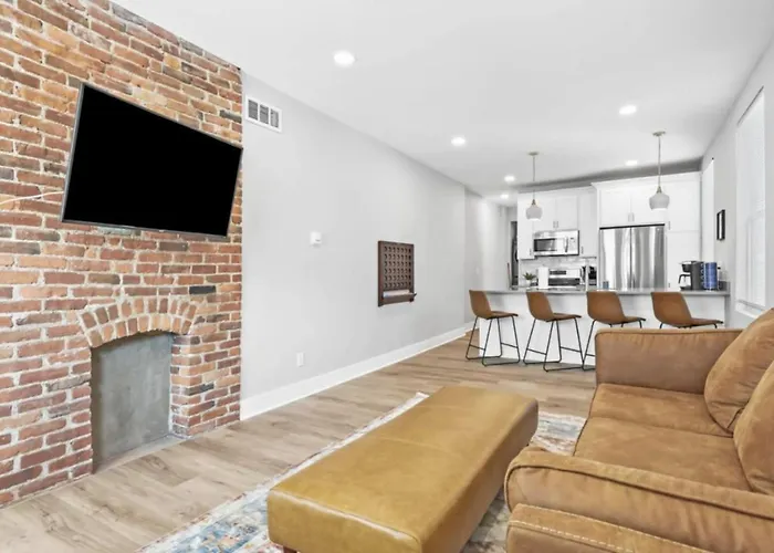 2 Homes Side By Side Downtown With Fenced Yard And Hot Tub Сasa de vacaciones Columbus