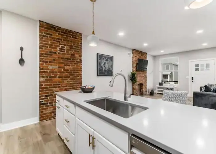2 Homes Side By Side Downtown With Fenced Yard And Hot Tub Сasa de vacaciones Columbus