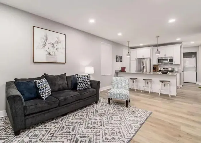 Сasa de vacaciones 2 Homes Side By Side Downtown With Fenced Yard And Hot Tub
