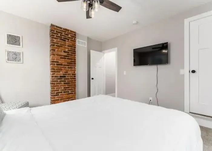 2 Homes Side By Side Downtown With Fenced Yard And Hot Tub Сasa de vacaciones Columbus