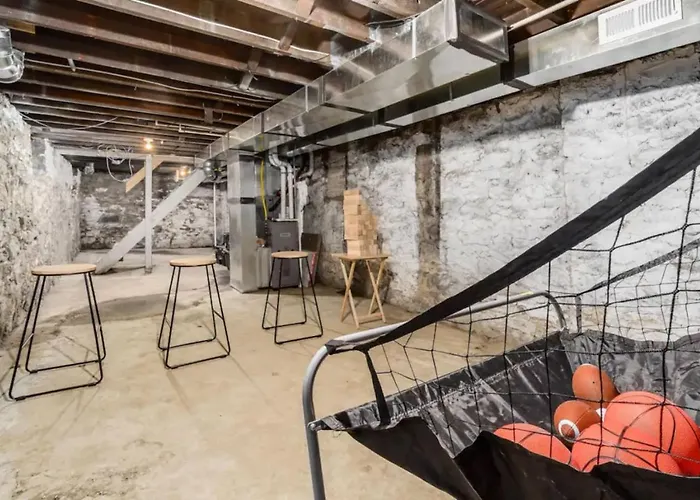 2 Homes Side By Side Downtown With Fenced Yard And Hot Tub Сasa de vacaciones